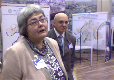 Н.К.Капустян на выставке Москомархитектуры, 2007. 46 Кбайт
