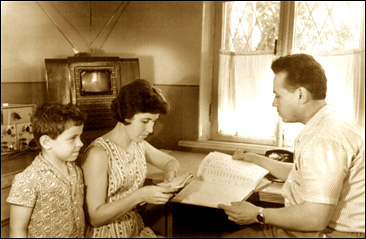 Моя семья за работой. Ташкент. Сейсмостанция, Апрель 1966 г. 45 Кбайт
