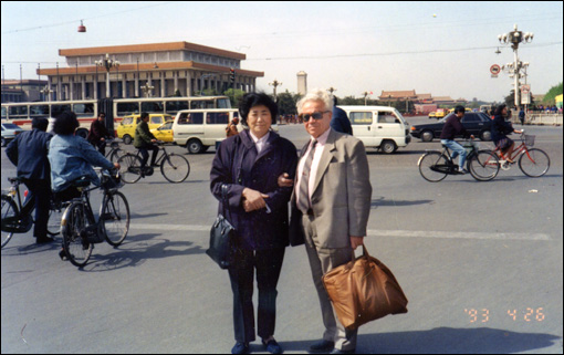 Чжан Вэй и я на площади Тяньанмэнь. 26 апреля 1993 г., Китай.
