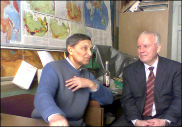 Мне 76. Мои друзья -Лёша Васильев и Толя Пешков. 2008 г.