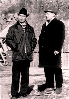 Ю.Н.Смирнов и В.И.Уломов в ожидании промышленного взрыва в Медео, 1969 г.